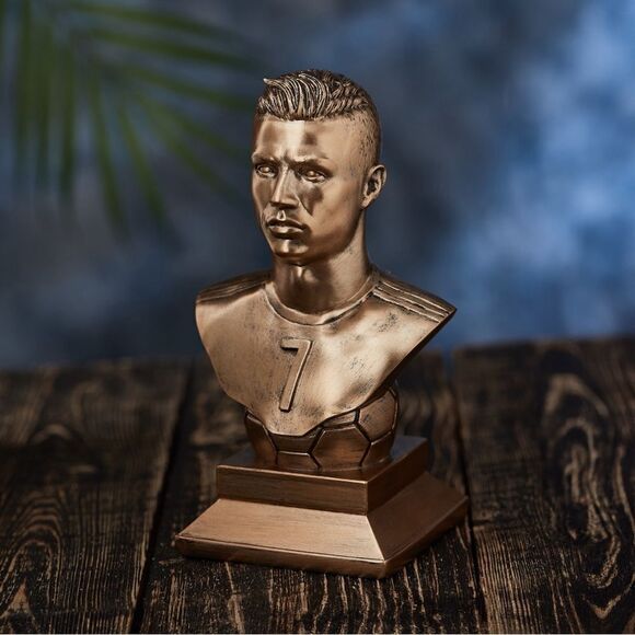 CRISTIANO RONALDO CR7 Bust Statue Figurine Sculpture - Legendary Soccer Player - Picture 6 of 7